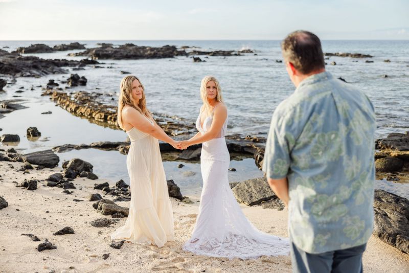 Hawaii-LGBTQ-Wedding-Beach-11