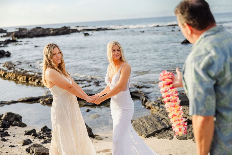 Hawaii-LGBTQ-Wedding-Beach-13