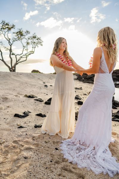 Hawaii-LGBTQ-Wedding-Beach-16