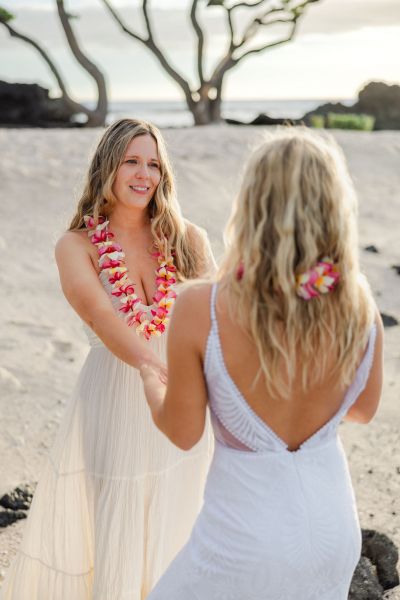 Hawaii-LGBTQ-Wedding-Beach-17