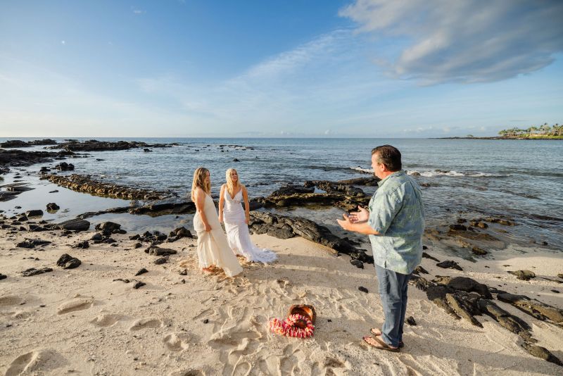 Hawaii-LGBTQ-Wedding-Beach-3