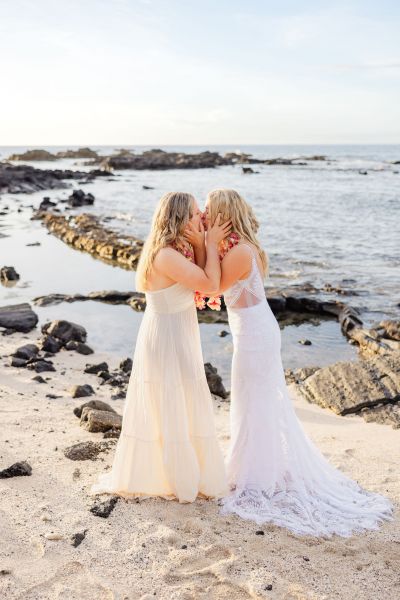 Hawaii-LGBTQ-Wedding-Beach-34